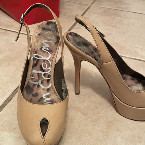 Peep toe classy beige heels - Picture 2 of 2